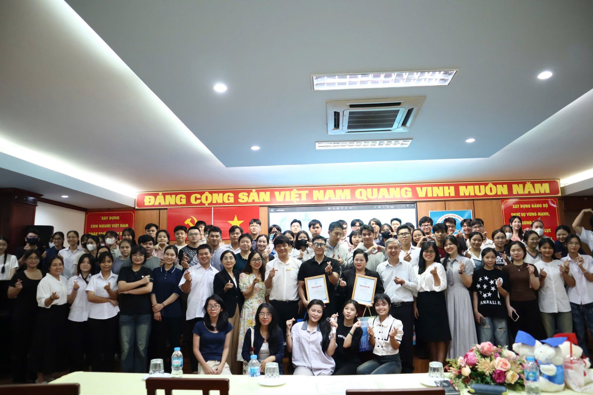 BUỔI LỄ CHÀO ĐÓN TÂN SINH VIÊN KHÓA 25 – KHỞI ĐẦU HÀNH TRÌNH TRI THỨC